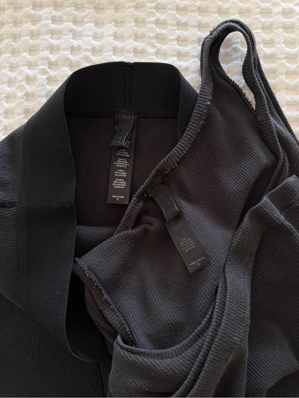 Skims Ribbed Set Size Small Black - Picture 3 of 13